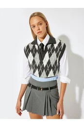 Sleeveless Sweater Polo Neck Geometric Patterned