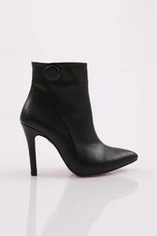 4251 Women's Pointed Toe Button Detailed Thin Heeled Boots.