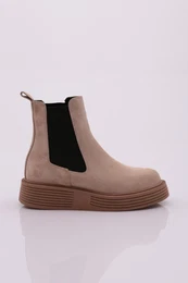 22526 Women's Thick Sole Boots with Stretch Detail.
