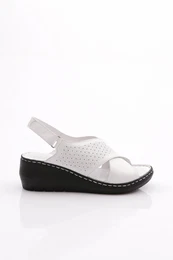 1000 Women's Perforated Thick Heel Sandals