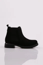 22531 Women's Boots with Stretch Detail.