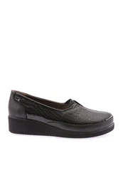 157-23y Women's Comfort Shoes with Elastic Detail.