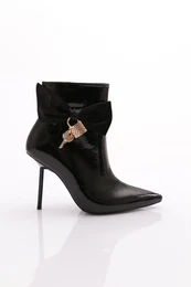 8016 Women's Heeled Boots