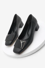 Women's Thick Heel Blunt Toe Stoned Buckled Classic Heeled Shoes Lumpe Black