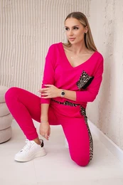 Set with a fuchsia motif of a panther