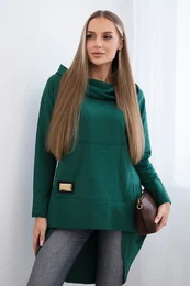 Sweatshirt with a long back and a green hood