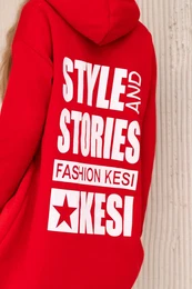 Reinforced sweatshirt with a long back and hood in red