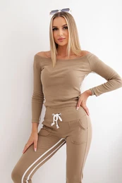 Set with two-stripe camel