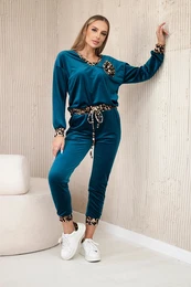 Kesi Woski Velour set with a decorative brooch nautical