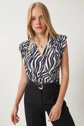 Happiness stanbul Women's Black and White Wrap Collar Padded Snap Knitted Blouse