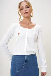 Trend Alaat Stili Women's White Crew Neck Floral Motif Seersucker Fabric Button up Blouse