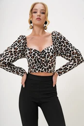 Trend Alaat Stili Women's Leopard Kiss Collar Balloon Sleeve Front Gathered Underwire Crop Blouse