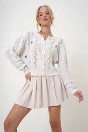 Trend Alaat Stili Women's Cream Crew Neck Floral Embroidered Knitted Cardigan