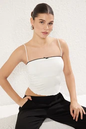 White Lace Detail Fitted/Knitted Undershirt