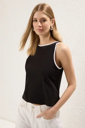 Black Cotton Regular/Normal Fit Stretchy Knitted Undershirt