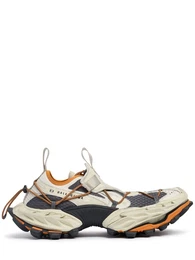 Sneakers hike