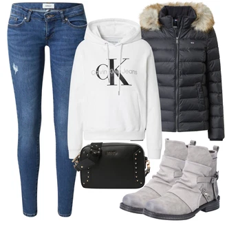 Umělá kožešina Outfit s Světle modrá/Modrá Tommy Jeans "Zimní outfity"