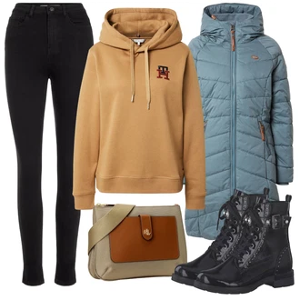 Lak Outfit s ?erná Koza?ka Kotníková Bota MARCO TOZZI "Zimní outfity"