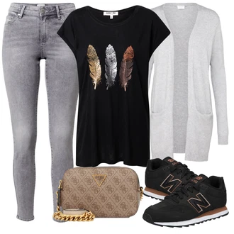 Outfit s Černá Teniska New Balance "Vzhledy pro volný čas"