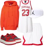 Outfity s bílými síťovými kraťasy image