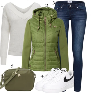 Nogomet outfit mit Bela/Črna/Modra Skate Obutev/Vintage superga/Usnjene superge/Superge Nizka Nike Sportswear "Obleka za prosti čas"Look: Nogomet, Tenis, Skejtanje