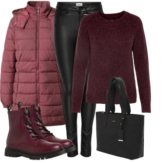 Sportovní Svátost oltářní Outfit s Červená/Vínová/Růžová/Tmavě červená About You "Zimní Outfit"Look: Nadrozměrné, Sportovní, Univerzitní, Venkovní, Pro Dům, Mom, Příliš oblečený, Bar, Valentýn, Svátost oltářní, Výročí, Škola, Koncert