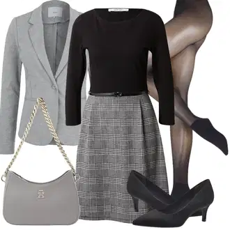 Punije Outfit sa Siva/Smeđa/Tamnosiva/Crna/Zeleno Haljina/Haljina Veći Broj/Kratke hlače velike veličine/Pletivo Veći Broj/Tunika/Suknja About You "Lagana odjeća"