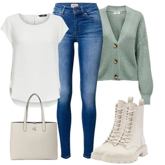 Outfit s Béžová/Bílá/Khaki/Hnědá Šněrovací Kotníková Bota/Klasická kozačka/Bojová Bota/Motorkářská Bota Pull&Bear "Zimní outfit pro volný čas"