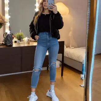 Outfit Inspo Poletje mit Oranžna/Črna Jakna s Stransko Zadrgo/Crop Jakna/Rebrast Žamet Jakna/Izjemna jakna/Kratka Jakna/Trachten jopica/Merino jakna/Motoristična jakna Versace Jeans Couture "Blazer casual outfit"