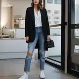 Outfity s boyfriend džínami na léto image