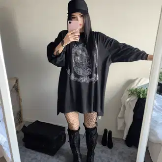 Outfit Inspo Poletje mit Roza/Črna/Škrlatna Obleka velikih velikosti/Obleka z dolgimi rokavi/Zimska Pletena Obleka/Pulover Obleka/Obleka s Kapuco/Dolga pletena obleka karl lagerfeld, Modra/Roza/Črna/Bela Snapback kapa mitchell&ness "Egirl Look"