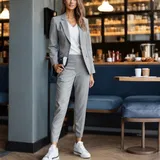 Outfity na matriční úřad s křivkami image