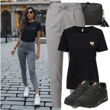 Outfity s černými teniskami na zimu image