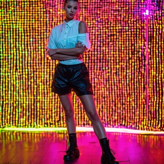 90tá léta, Styl Outfit s Černá Vysoký pas kraťasy/Pytlovitý Šortky/Sieťový kraťas/Mušelínové Šortky/Šortky Noisy may "Letní Rave Oblečení"Look: 80tá léta, 90tá léta, Techno, S Mokrým Vzhledem