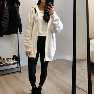 Outfit sa Bijela/Krem/Plava Pletena dukserica/Trenirka/Dukserica s rajfešlusom/Otmjena majica s kapuljačom/Sportska dukserica/Vintage majica s kapuljačom/Pulover S Kapuljačom/Oversized dukserica sa zatvaračem bershka "Sportski Elegantan Zimski Komplet"