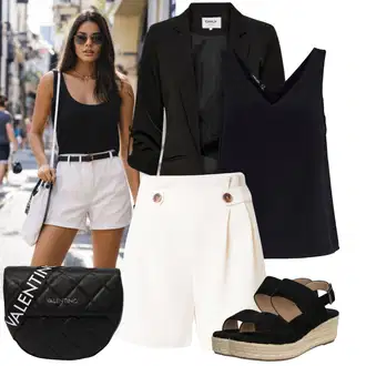 Outfit s Béžová/Krémová/Bílá/Khaki Košile Vysoký pas Kraťasy/Bermuda/Chino Kraťasy/Lněný kraťas/Mušelínové Šortky/Papírové Šortky/Šortky About You "Lehký outfit"