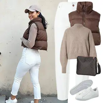 Outfit s Bílá/Krémová Mom Jean/Plisované Džíny/Zužující se Džíny/Dad Džíny/High Waist Džínové Kalhoty/Džíny Volného a Uvolněného Střihu Formální Košile/Džíny Volného Střihu/Baggy Džíny/Kožená bunda/Pánské tričko/Zkrácené Džíny Only "Perfektní na jaro"