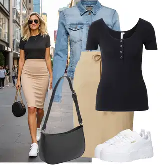 s gumbom Outfit sa Svjetloplava/Plava Kaput/Bluza Veći Broj Only, Crna/Plava/Tamnoplava Majica I Top Veći Broj/Bluza Veći Broj Pieces "Moderan outfit za slobodno vrijeme"
