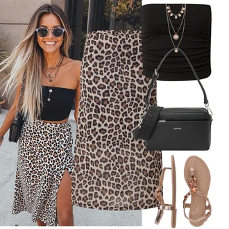 Outfity pro zábavu Od 50 let s Zlatý Letní Bota/Pletený Sandál/Sandál se třpytkami/Páskový Sandál/Sandál S T Páskem About You, Černá Bustierový Top/Tričko s vodopádovým výstřihem/Košile Carmen/Top bez ramínek Edited, Růžová/Zlatý Sada šperků/Náhrdelník/Bohatě zdobený náhrdelník/Statement náhrdelník Pilgrim "Tenue pour l'été"