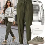 Outfity s harémovými kalhotami image