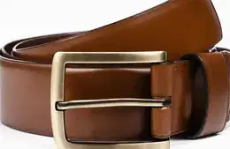 Braune Ledergürtel