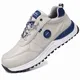 Hellgraue schmale Sneakers