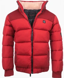 Rote Winterjacken
