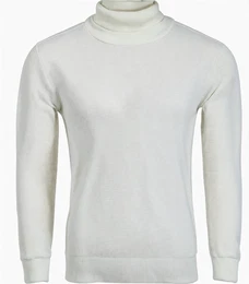 Weiße Rollkragenpullover