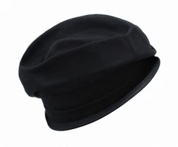 Schwarze Hüte