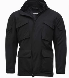 Schwarze Winterjacken