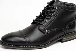 Schwarze klassische Stiefel