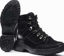 Schwarze Winterstiefel