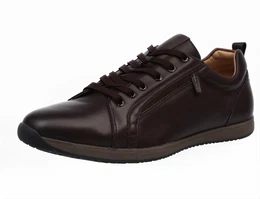 Dunkelbraune Sneaker