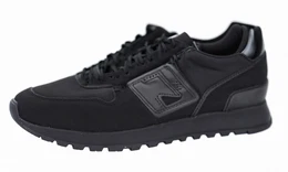 Schwarze Sneaker Low